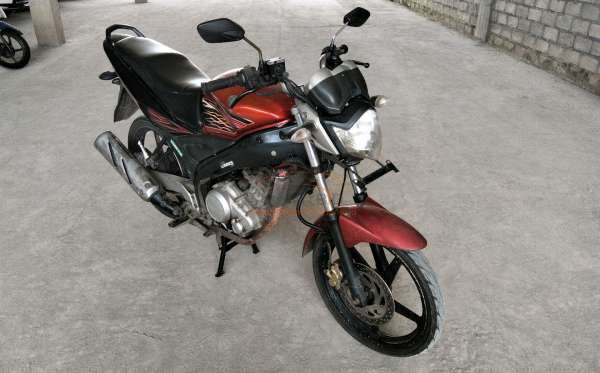 YAMAHA VIXION R