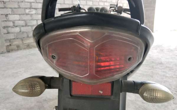 YAMAHA VIXION R