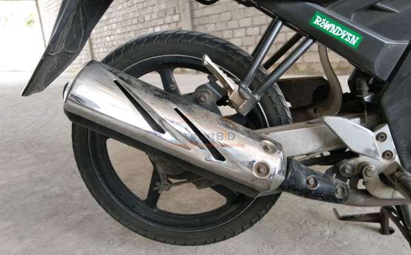 YAMAHA VIXION R