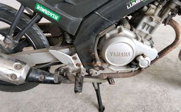 YAMAHA VIXION R