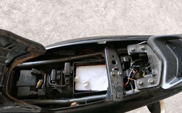 YAMAHA VIXION R