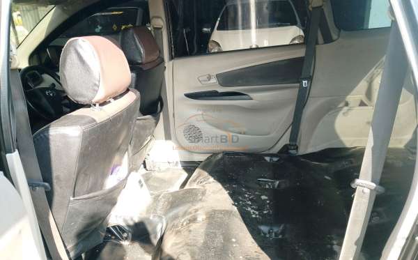 TOYOTA AVANZA 1.3 E