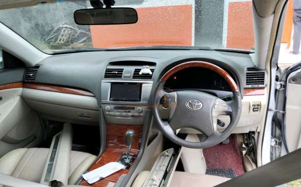 TOYOTA CAMRY V