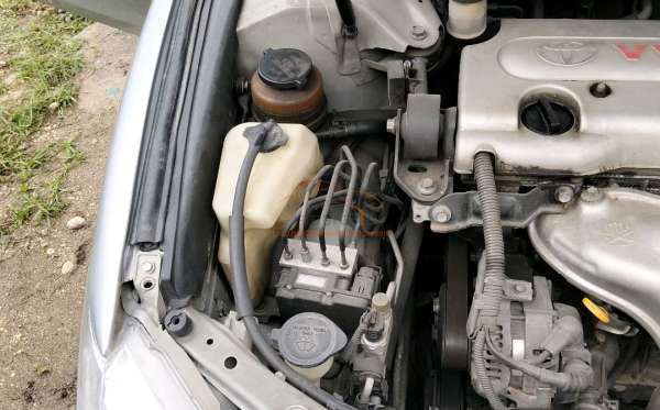 TOYOTA CAMRY V