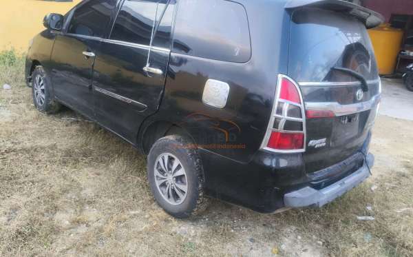 TOYOTA  INNOVA  G