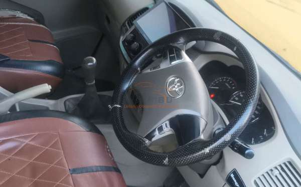 TOYOTA  INNOVA  G