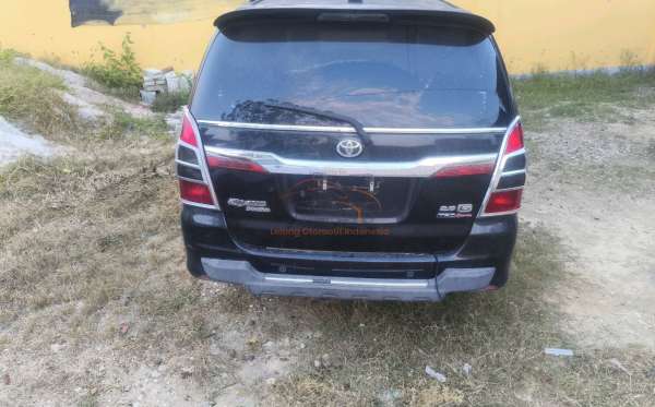 TOYOTA  INNOVA  G