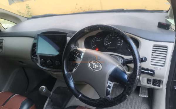 TOYOTA  INNOVA  G