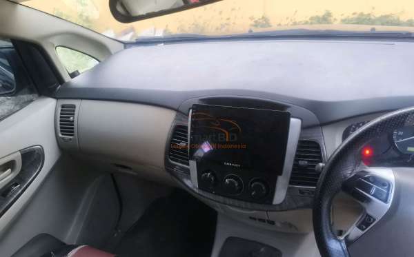 TOYOTA  INNOVA  G