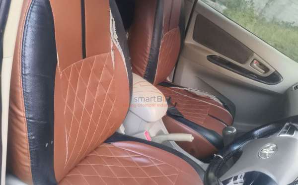 TOYOTA  INNOVA  G
