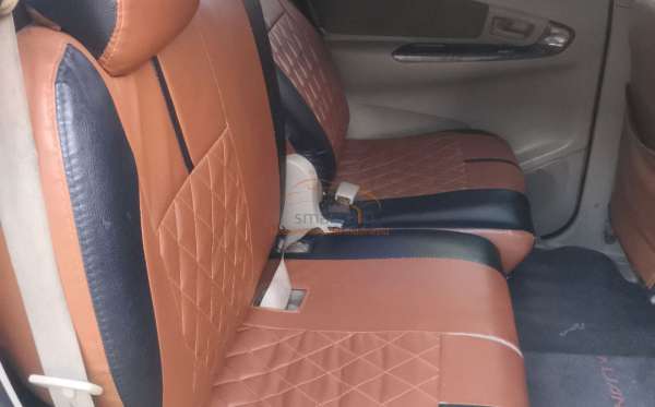 TOYOTA  INNOVA  G