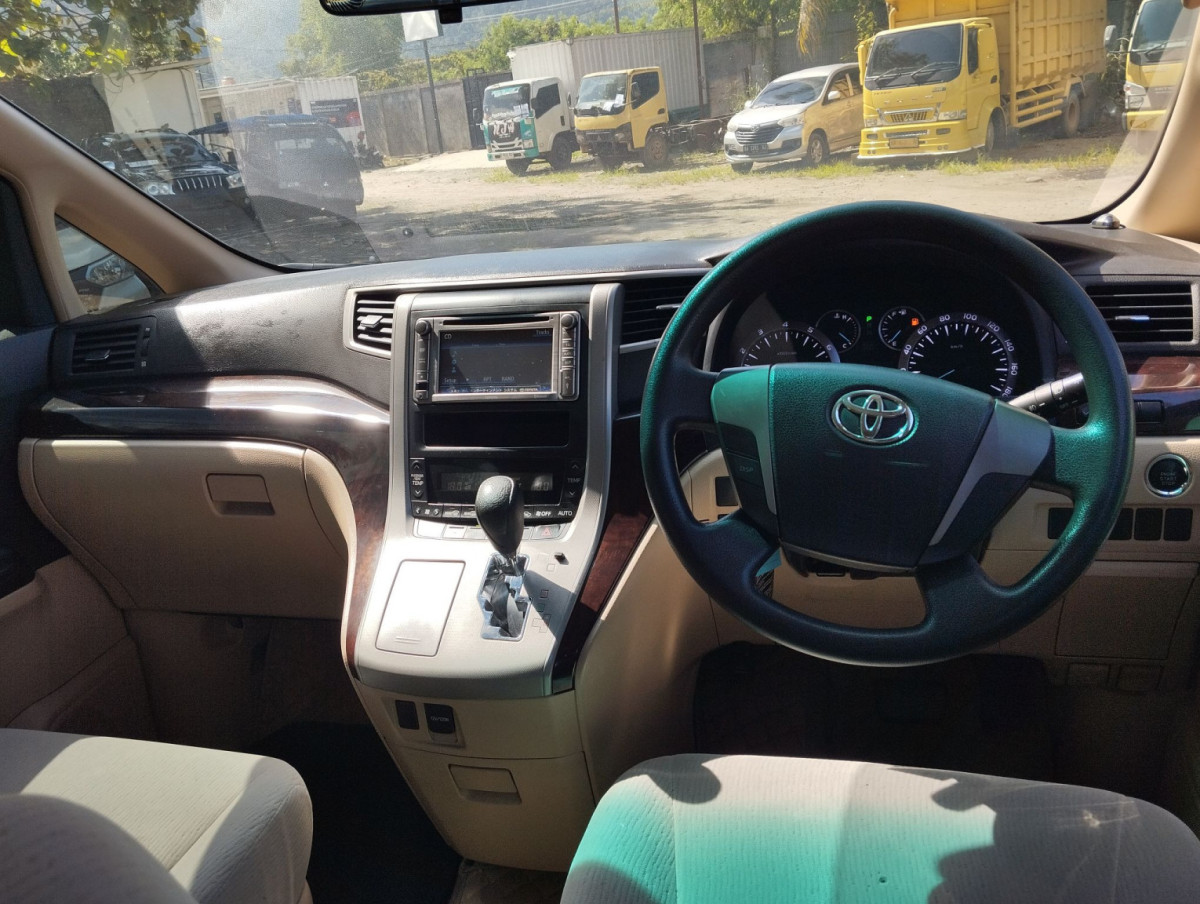 TOYOTA ALPHARD  2.4