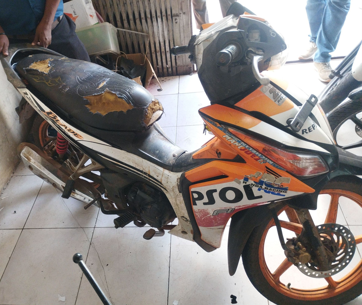 HONDA BLADE R
