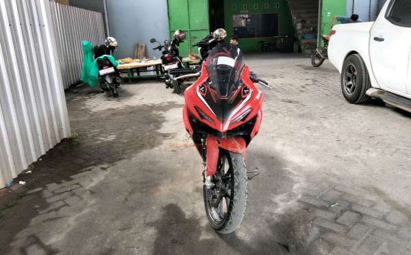 HONDA CBR 150 R