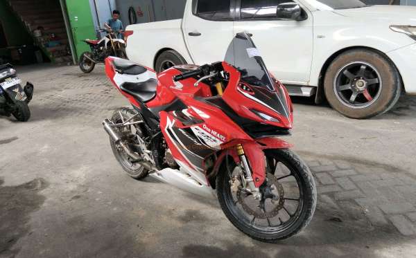 HONDA CBR 150 R