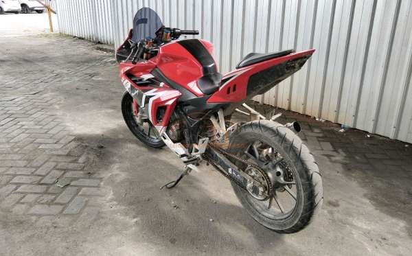 HONDA CBR 150 R
