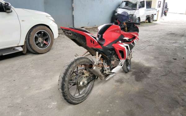 HONDA CBR 150 R