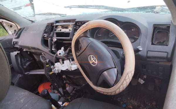 TOYOTA  HILUX  PICK UP