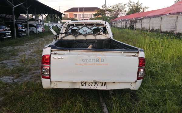 TOYOTA  HILUX  PICK UP