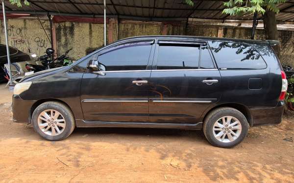 TOYOTA  KIJANG  INNOVA V