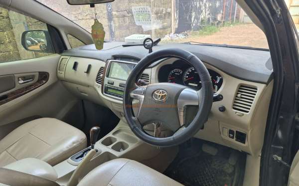 TOYOTA  KIJANG  INNOVA V