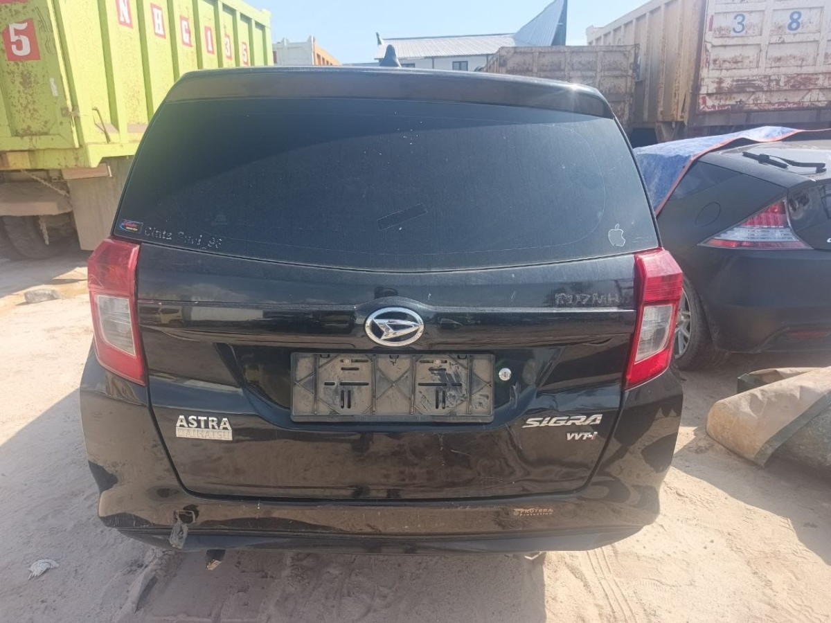 DAIHATSU  SIGRA  D