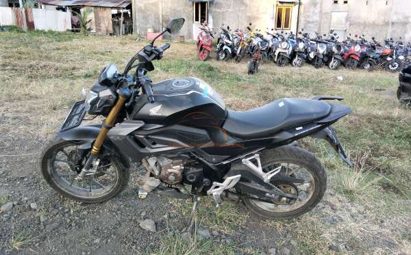HONDA CB 150 R