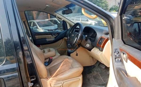 HYUNDAI H-1 2.4 AT