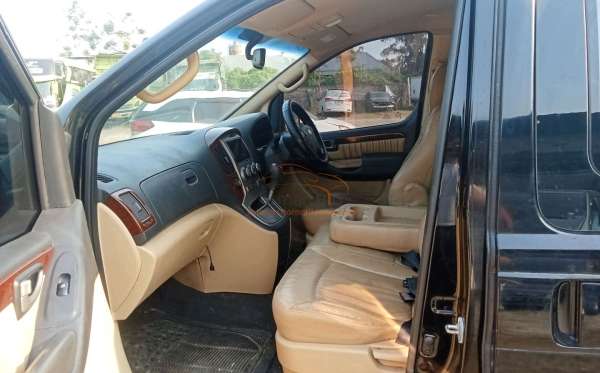 HYUNDAI H-1 2.4 AT
