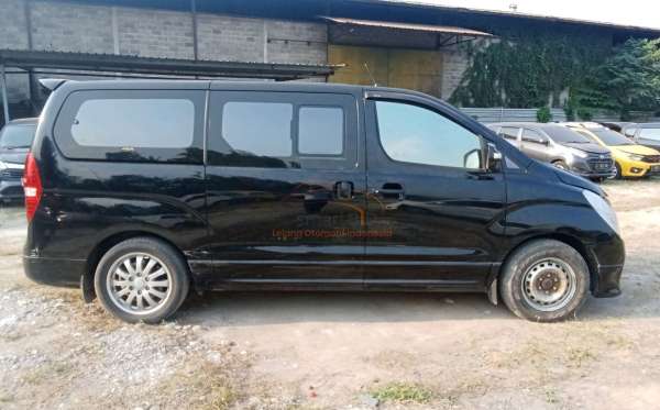 HYUNDAI H-1 2.4 AT