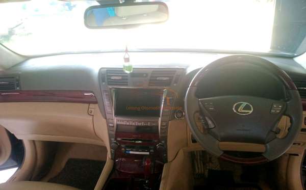 LEXUS LS 460L
