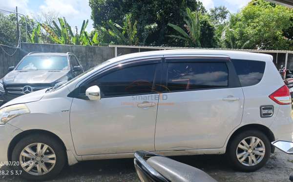 SUZUKI  ERTIGA  SDX