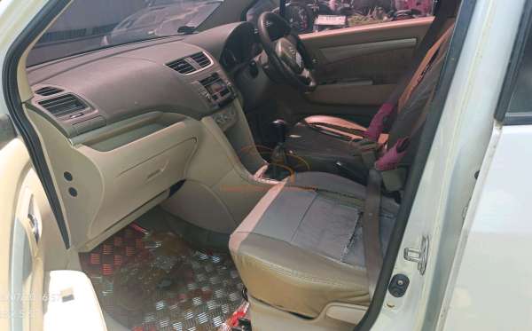 SUZUKI  ERTIGA  SDX