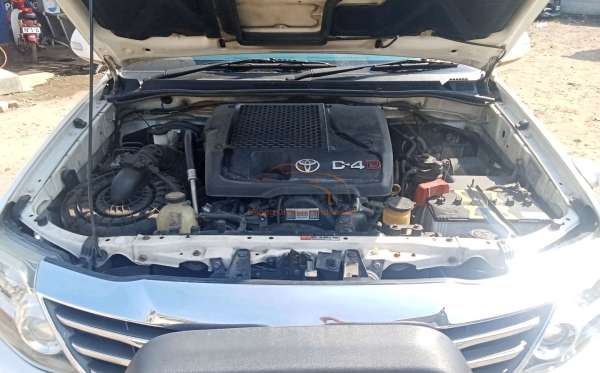 TOYOTA FORTUNER G 2.5