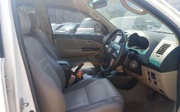 TOYOTA FORTUNER G 2.5