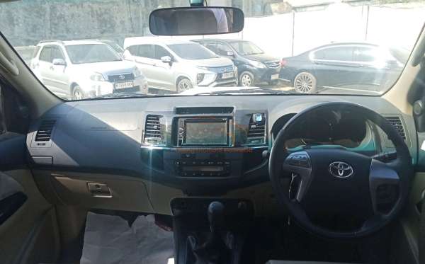 TOYOTA FORTUNER G 2.5