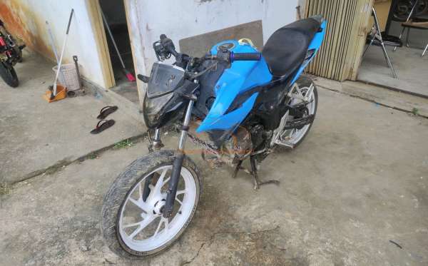 HONDA  CB 150 R