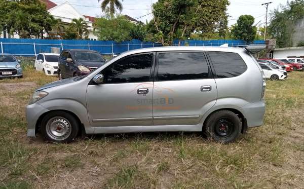 TOYOTA AVANZA