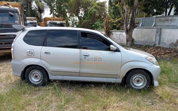 TOYOTA AVANZA