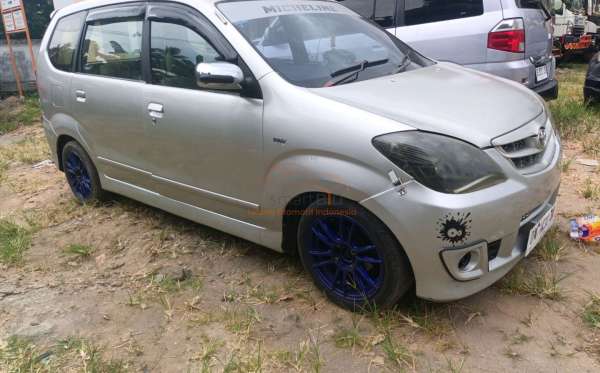 TOYOTA AVANZA