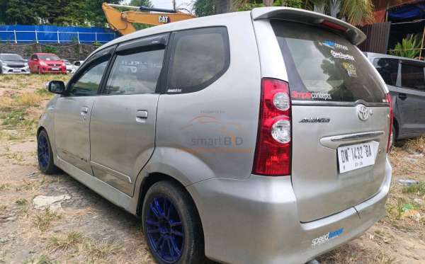 TOYOTA AVANZA