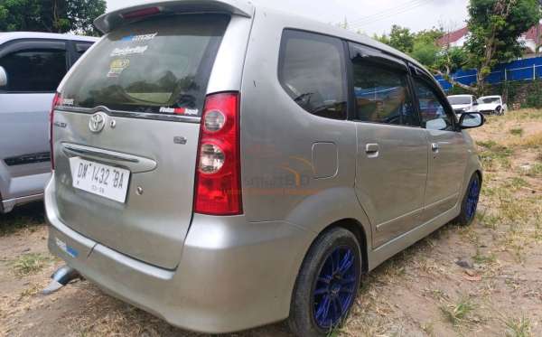 TOYOTA AVANZA