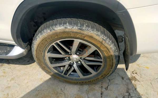 TOYOTA FORTUNER 2.7 SRZ