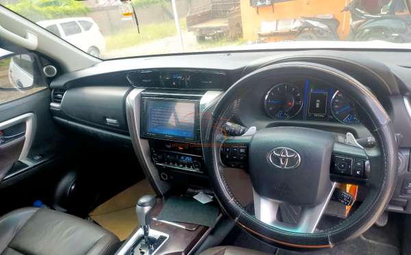 TOYOTA FORTUNER 2.7 SRZ