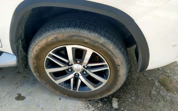 TOYOTA FORTUNER 2.7 SRZ