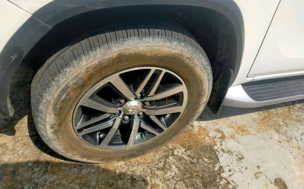 TOYOTA FORTUNER 2.7 SRZ