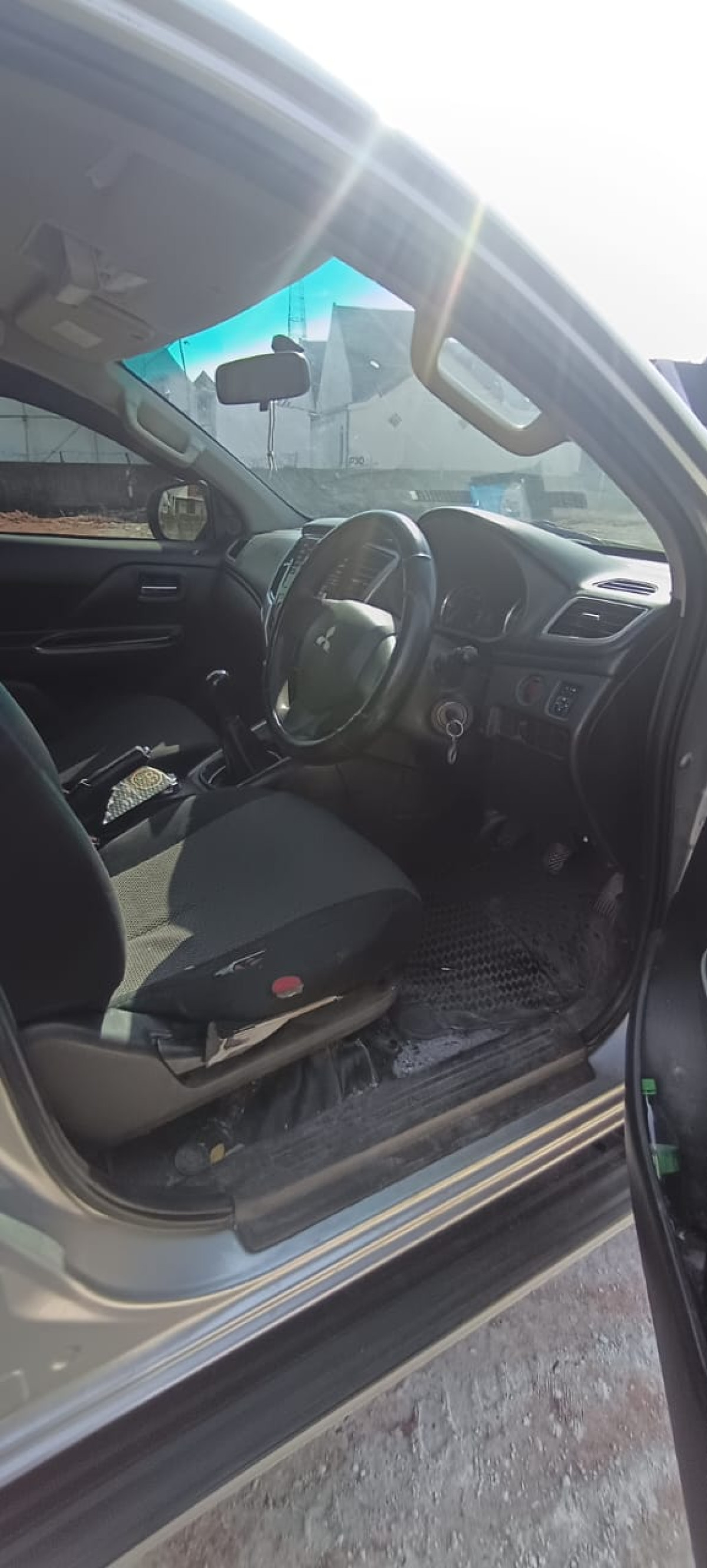 MITSUBISHI  TRITON DC