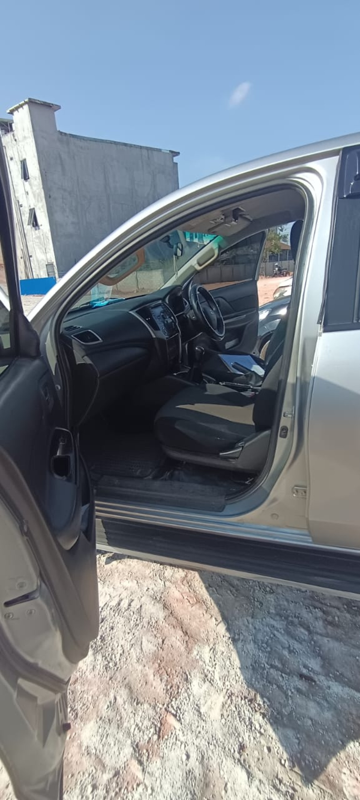MITSUBISHI  TRITON DC
