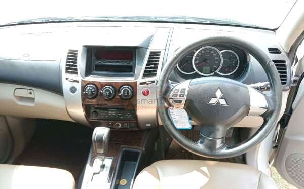 MITSUBISHI PAJERO SPORT 2.5 D EXCEED (4X2)