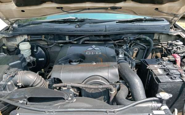 MITSUBISHI PAJERO SPORT 2.5 D EXCEED (4X2)